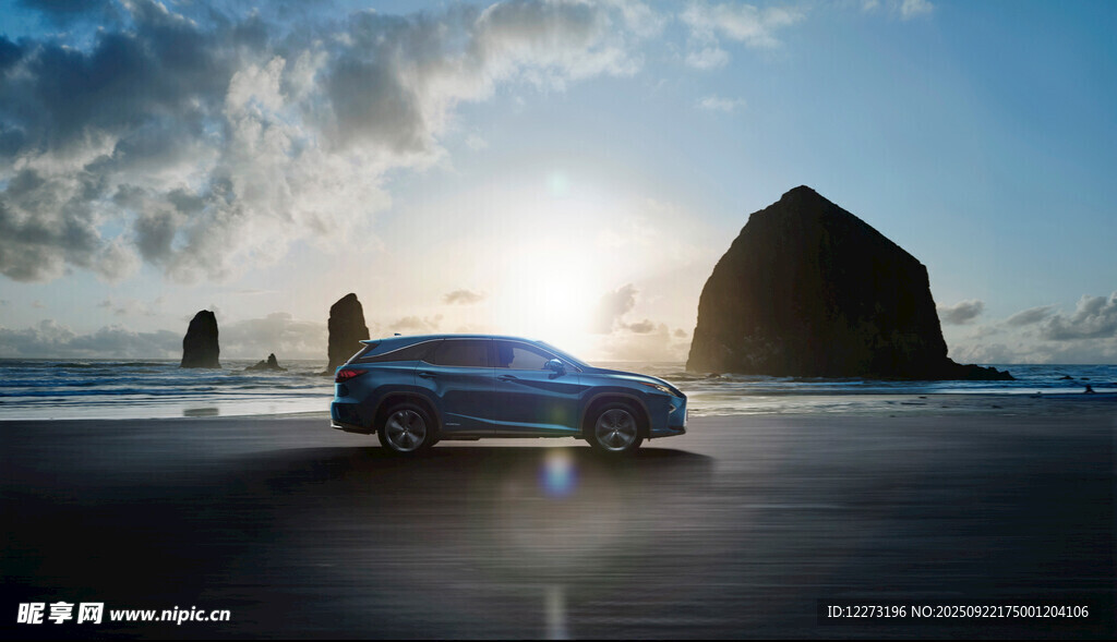 海邊日落時的汽車美景