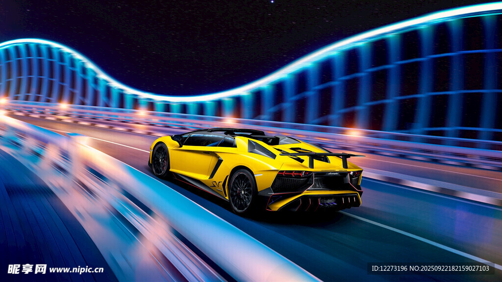 炫酷黃車(chē)在霓虹賽道飛馳
