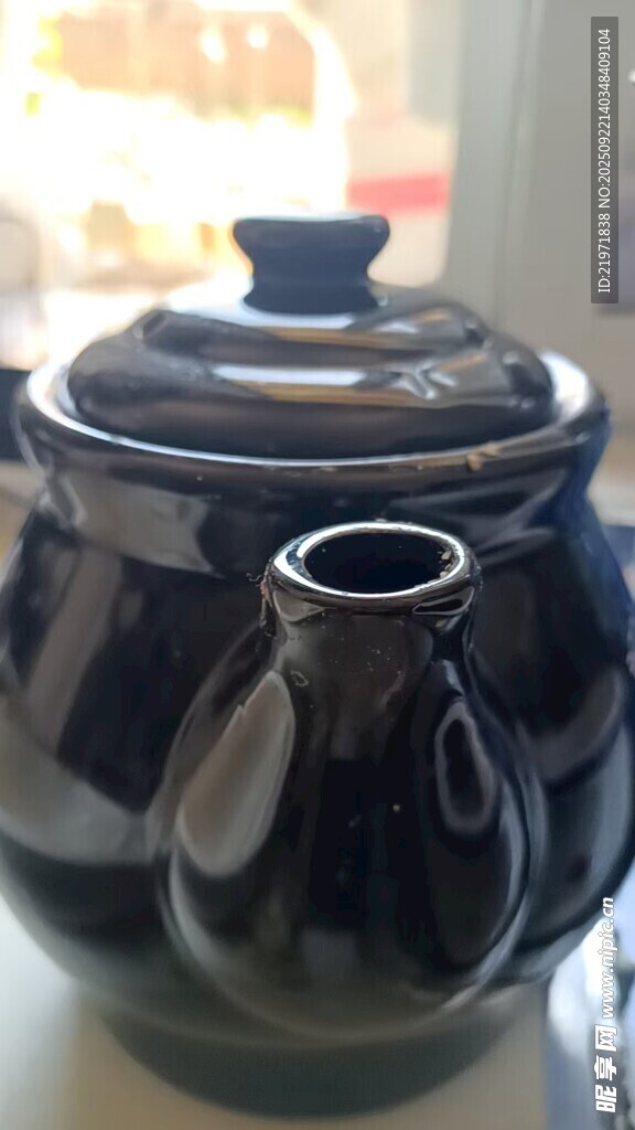 黑色陶制茶壺