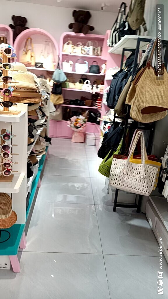 時尚鞋服店內(nèi)陳列展示