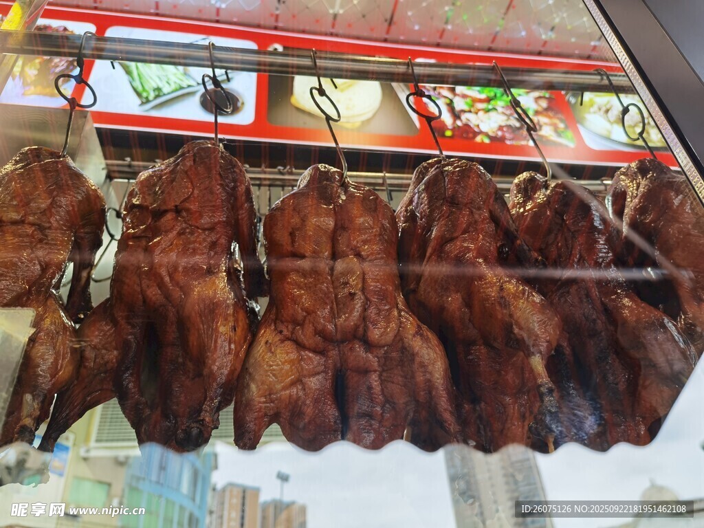 懸掛售賣的美味烤禽