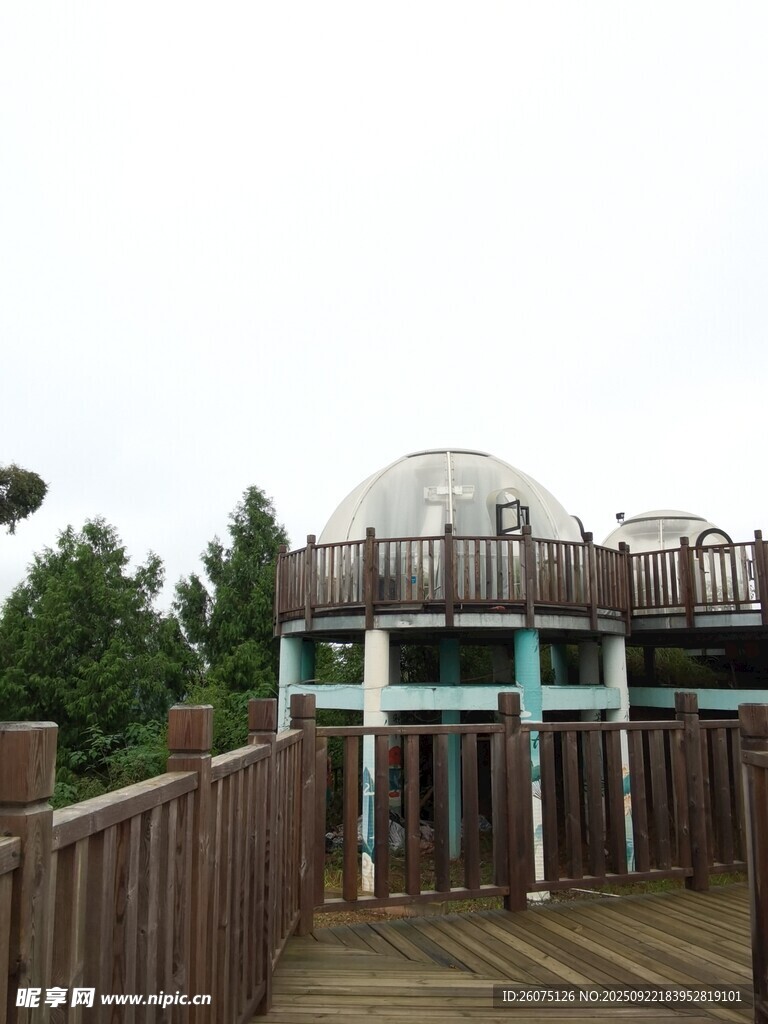戶外圓頂觀景臺(tái)建筑