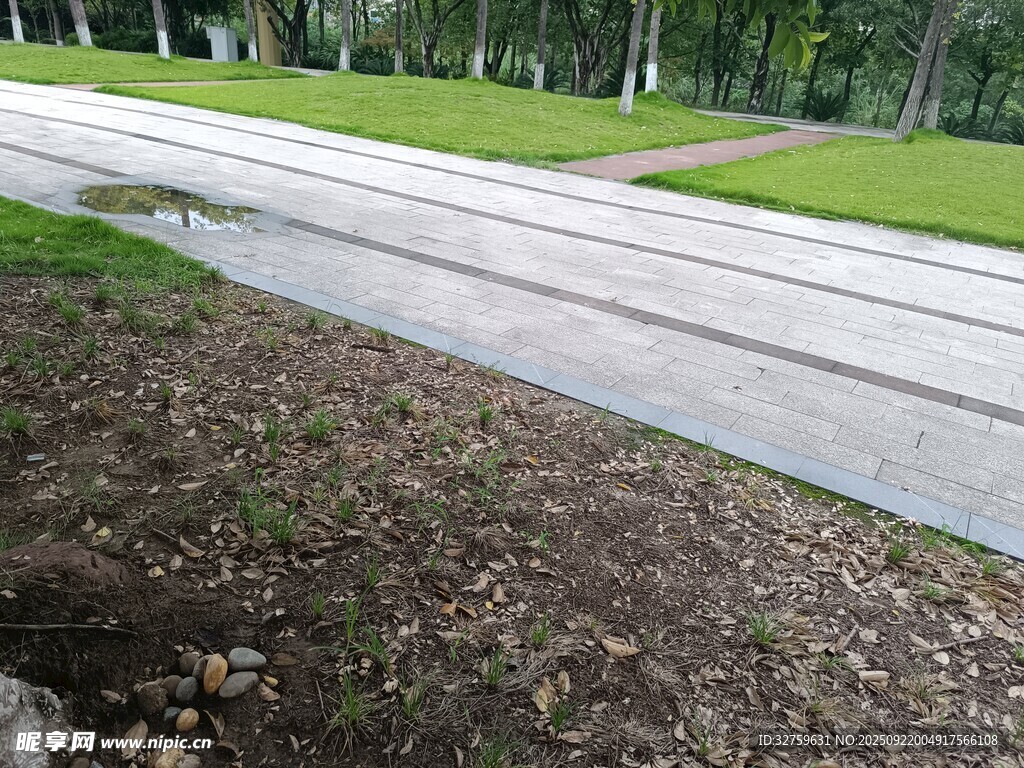 戶外空曠道路及周邊景致