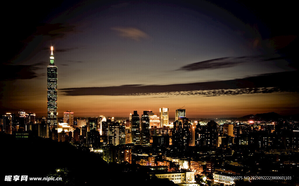 夜幕下的繁華都市景觀