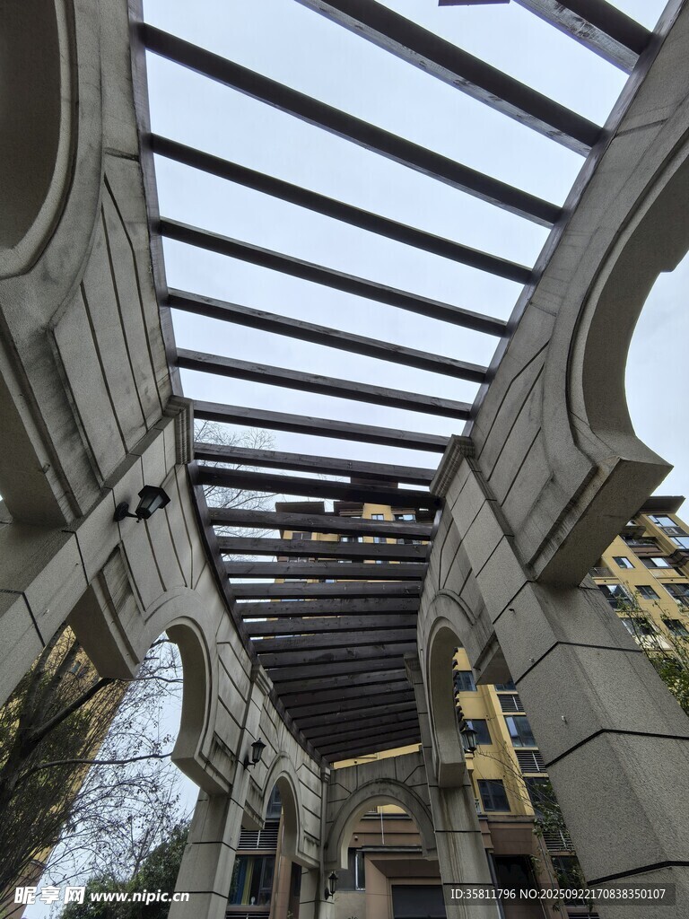 現(xiàn)代建筑玻璃頂棚景觀