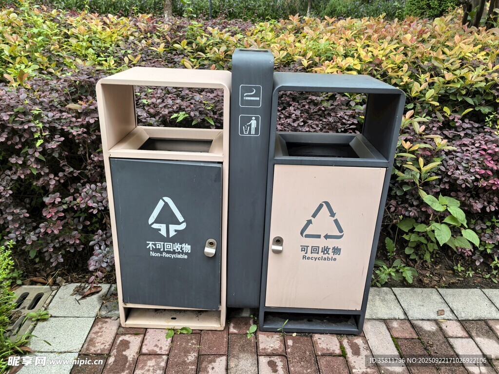戶外分類垃圾桶