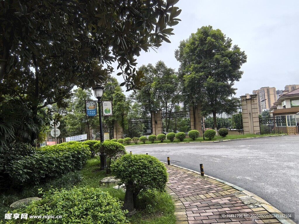 小區(qū)優(yōu)美綠化景觀