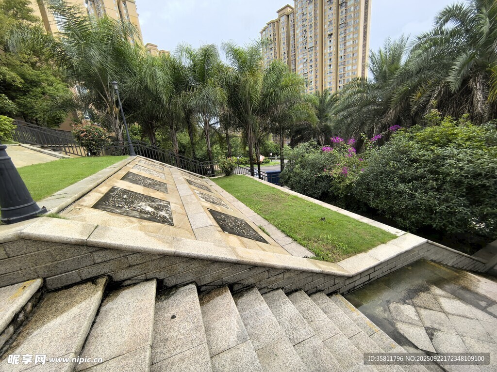 城市中的靜謐階梯花園
