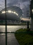 寧?kù)o雨夜中的體育場(chǎng)建筑