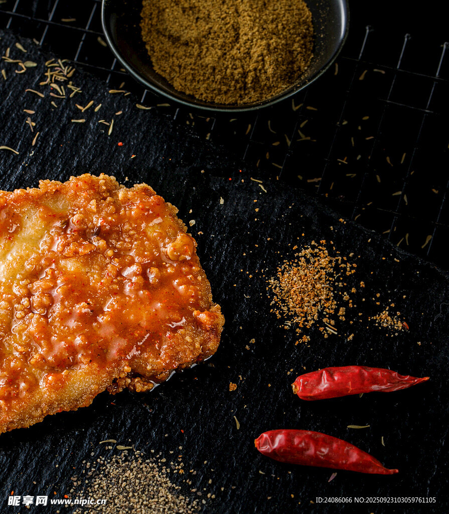 香酥炸雞排配辣椒香料