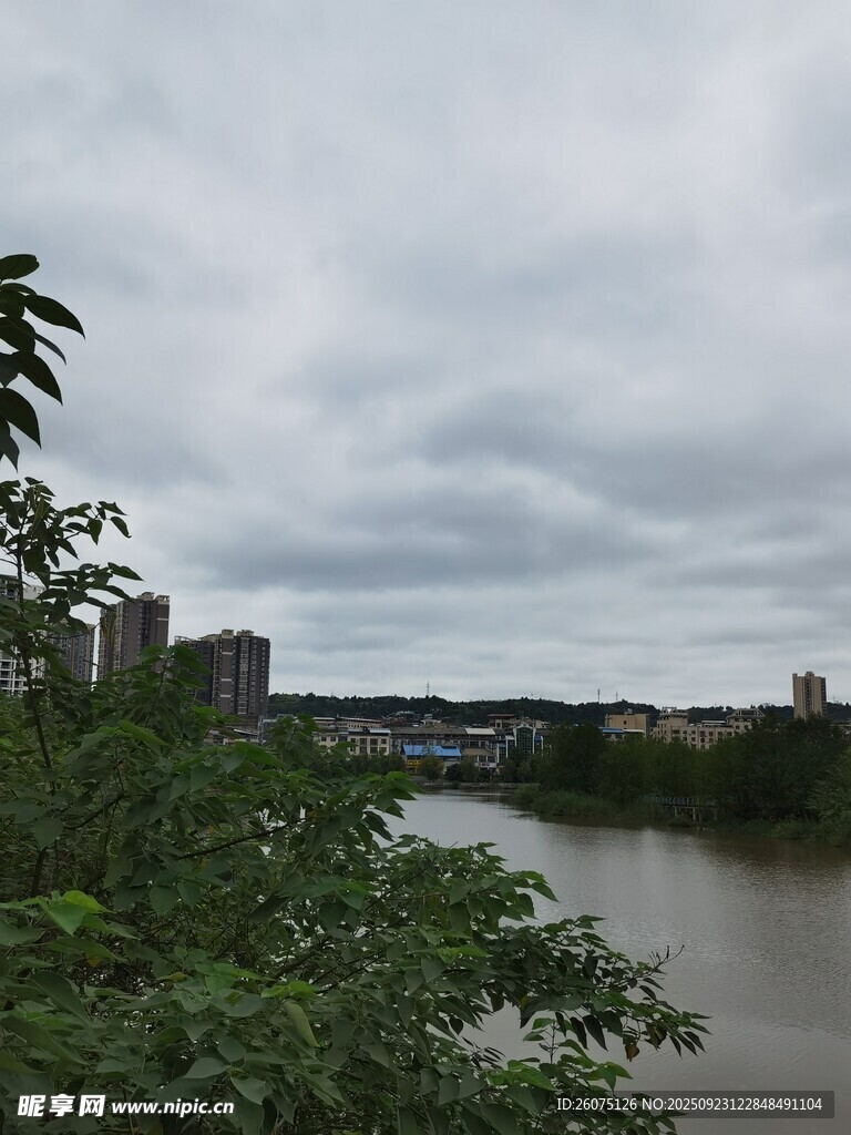 河畔城市景觀