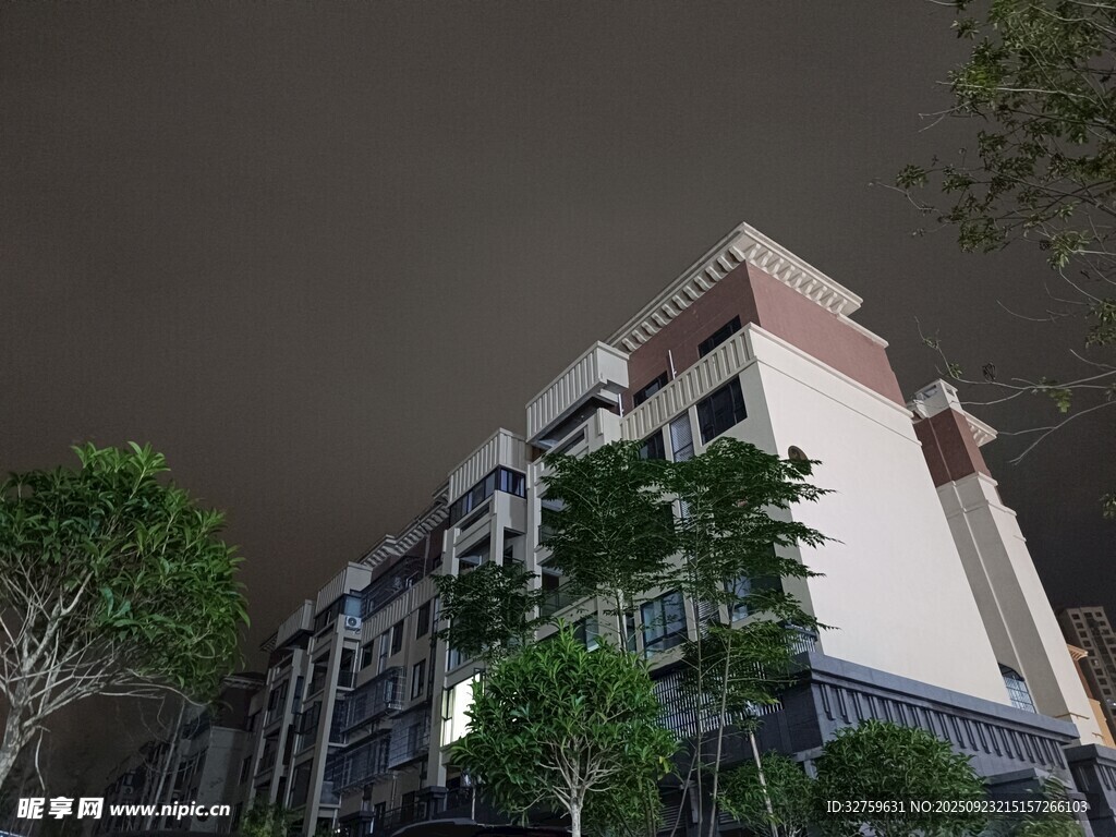 現(xiàn)代風(fēng)格住宅樓外觀