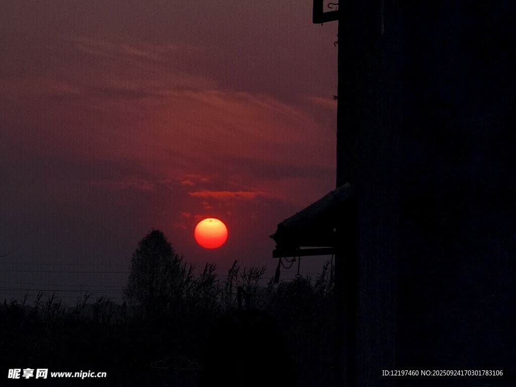 夕陽(yáng)西下的美麗天際線