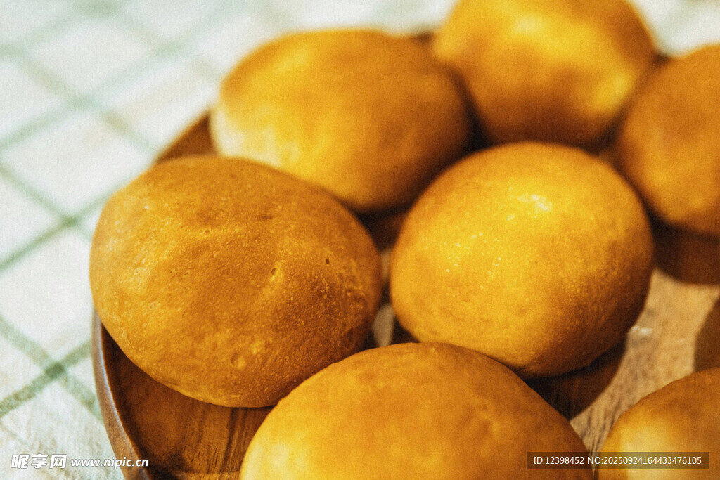 金黃松軟的美味小饅頭
