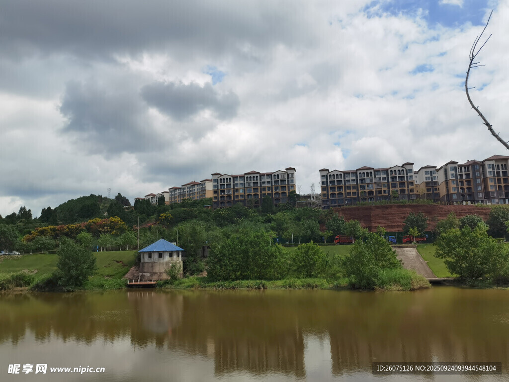湖畔建筑群風(fēng)景