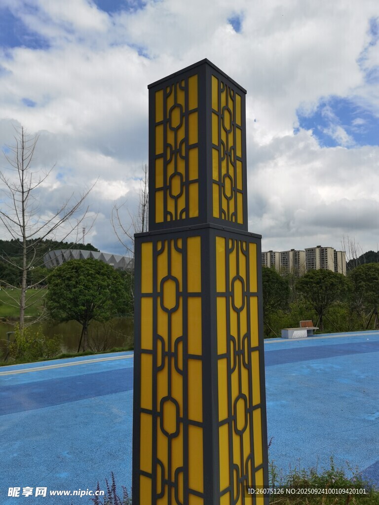 戶外幾何造型藝術(shù)景觀柱