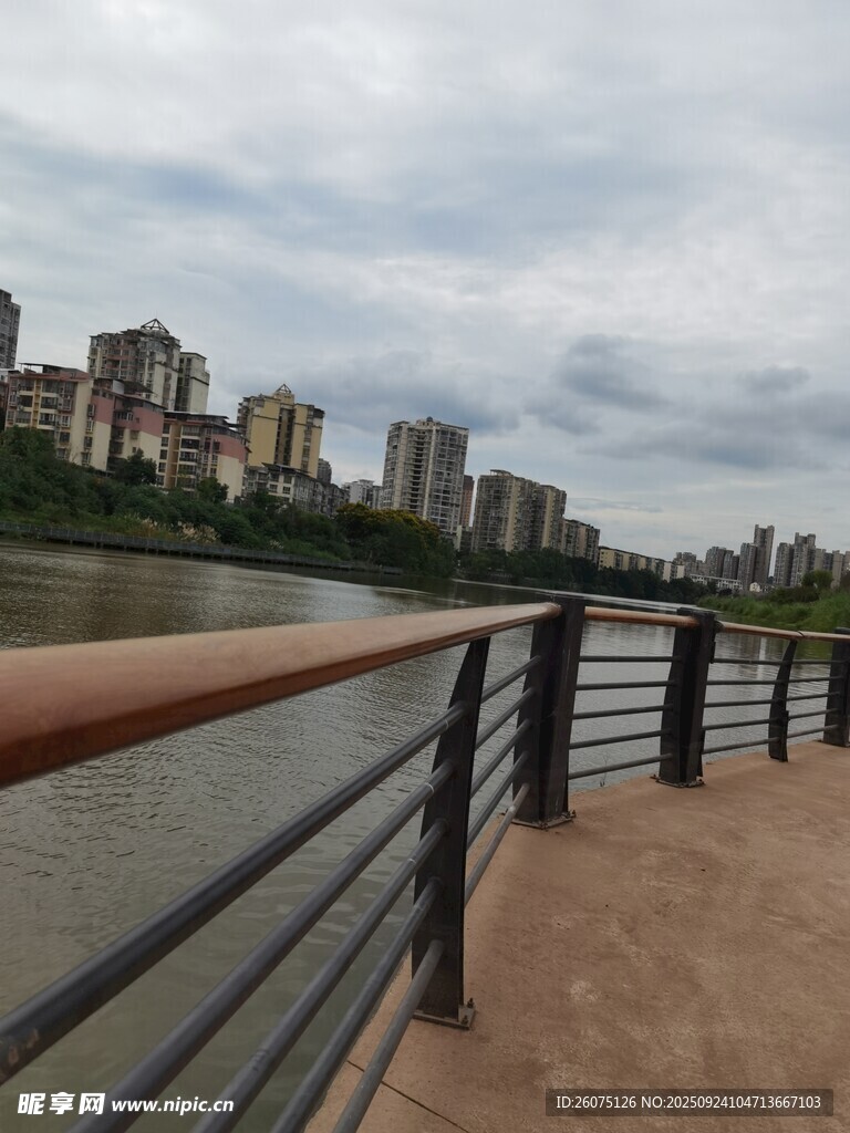 河畔城市風(fēng)光觀景平臺