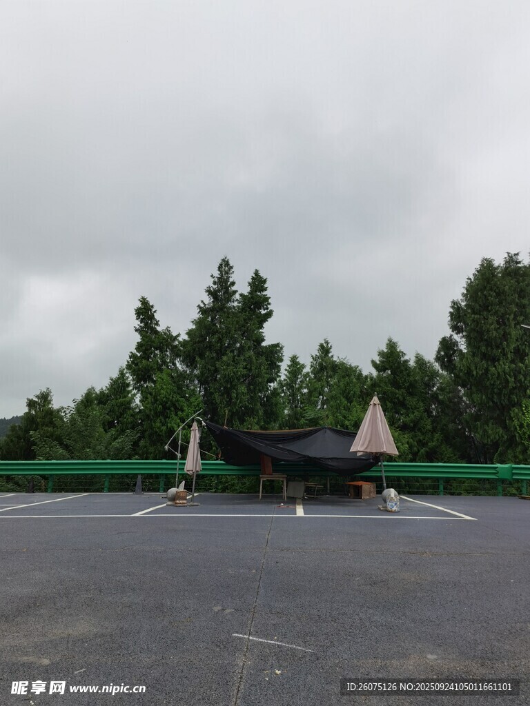 停機坪上的直升機