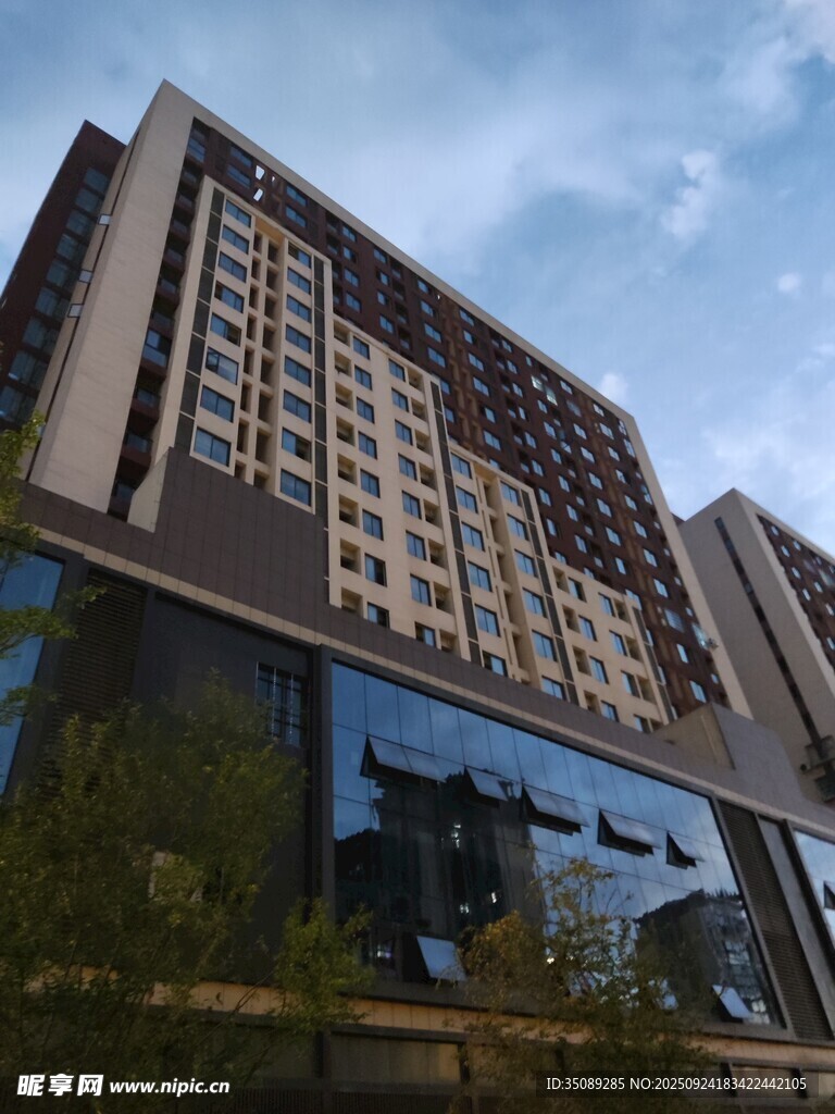 現(xiàn)代高層住宅建筑外觀