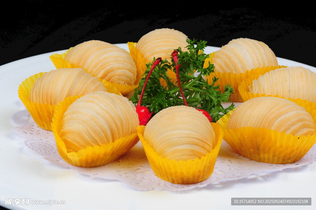 金黃酥皮點(diǎn)心擺盤精致