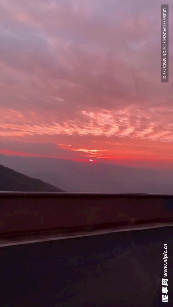 夕陽下的公路美景