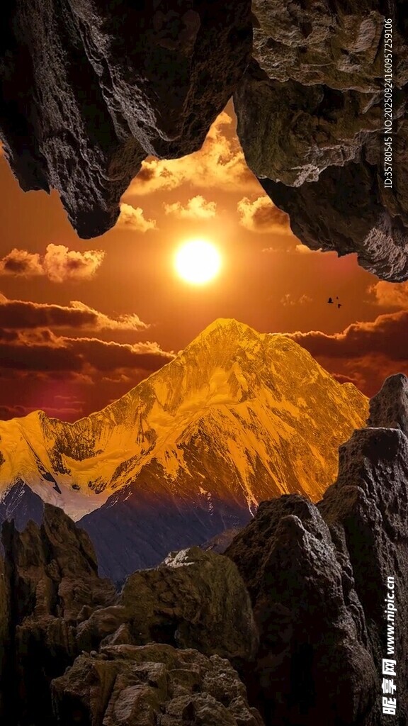 山間日出壯麗美景