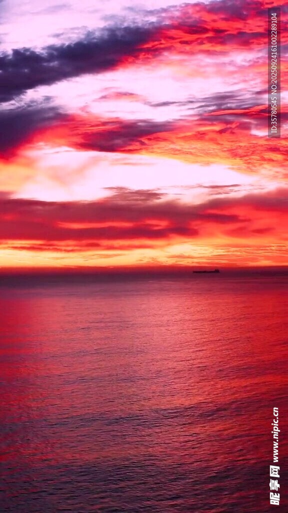 海上絢麗晚霞美景