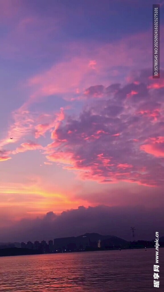 海邊絢爛晚霞美景