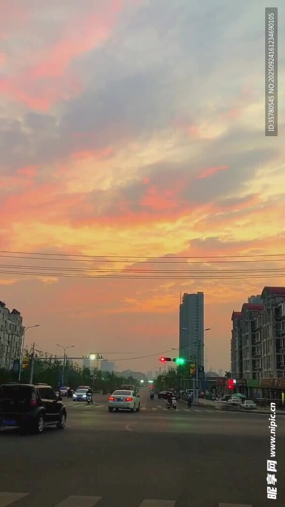 城市黃昏絢爛天空美景