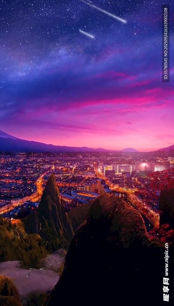 壯麗山城夜景與絢爛天空