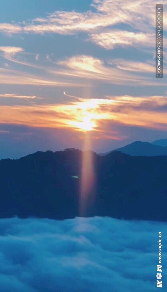 云海之上的壯麗日出