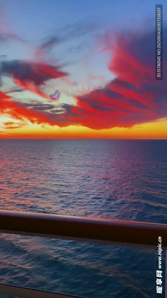 海上絢麗晚霞美景