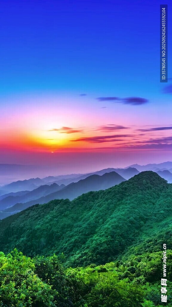 山間壯麗日出美景