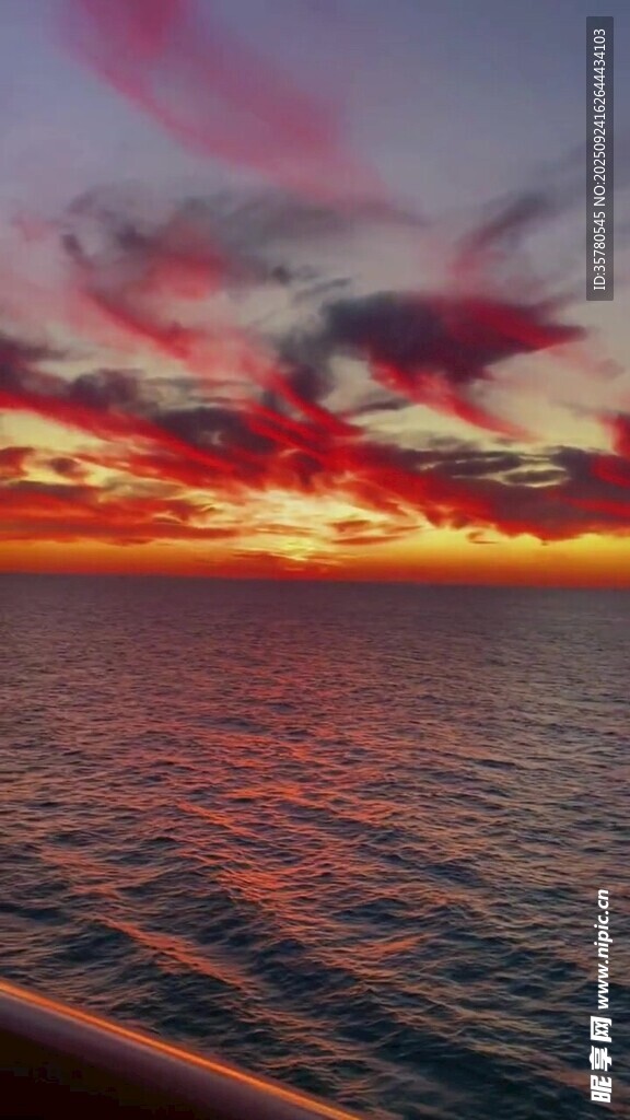 海上壯麗日落美景