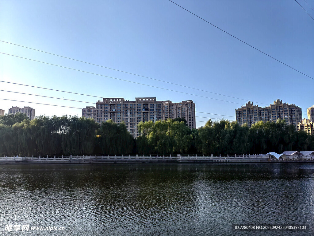 河畔高樓景觀