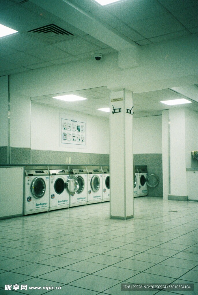 自助洗衣房?jī)?nèi)景