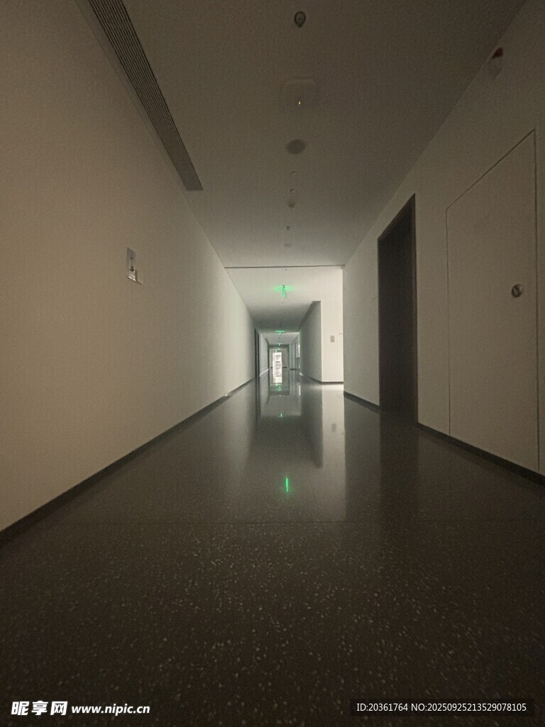 空曠走廊