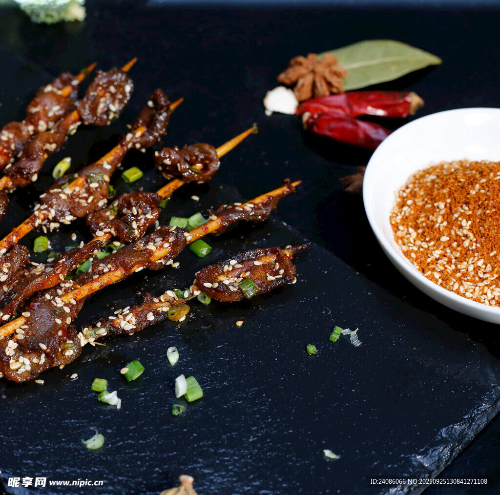 美味烤串配特色蘸料