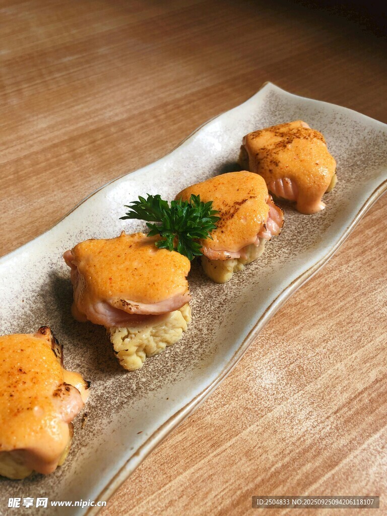 美味三文魚(yú)壽司拼盤