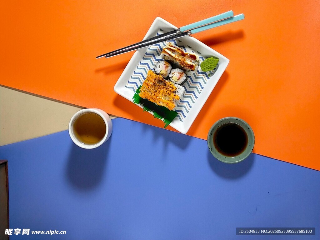 多彩桌面的美食與飲品