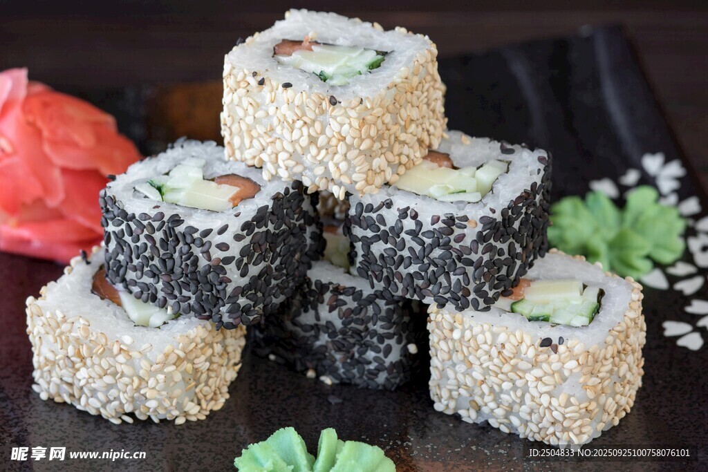 美味芝麻壽司堆疊