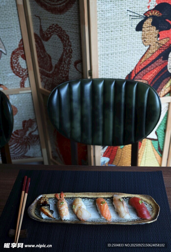 日式風(fēng)格餐桌椅與餐具