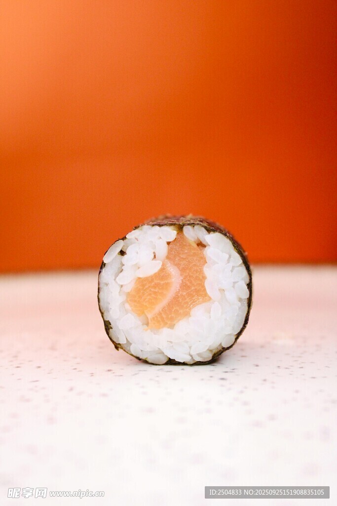 三文魚(yú)壽司特寫(xiě)