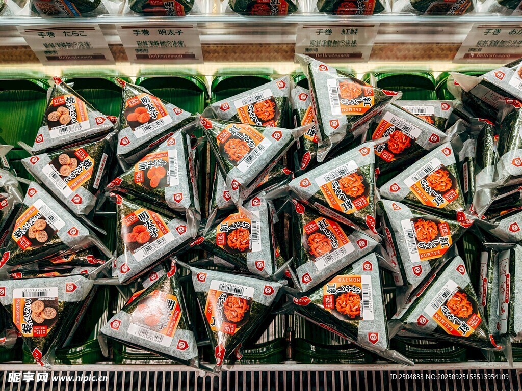 多彩三角包裝零食陳列