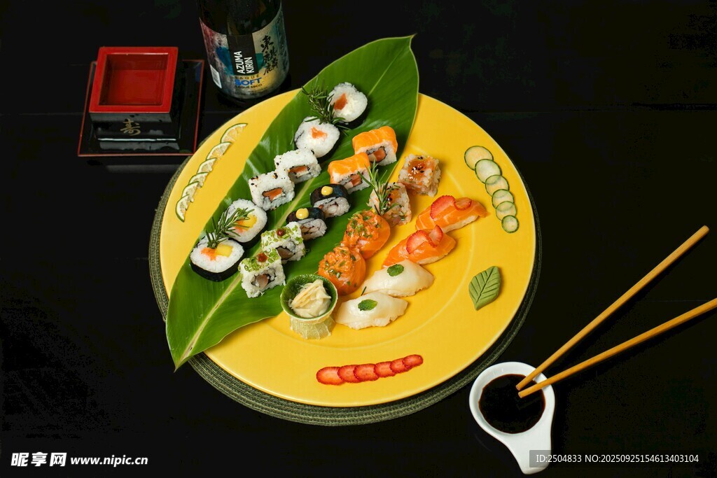 美味壽司套餐搭配筷子
