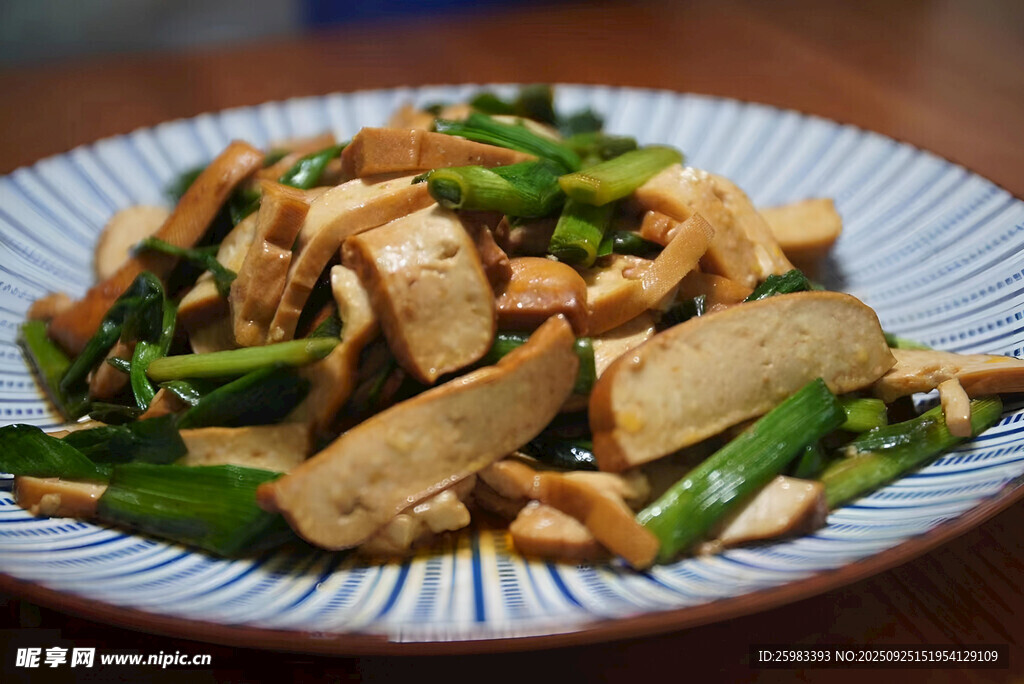 大蒜炒香干