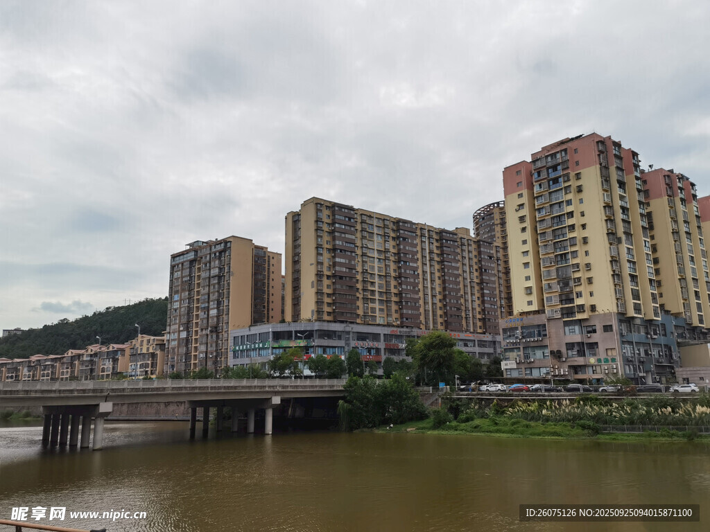河畔高樓景觀