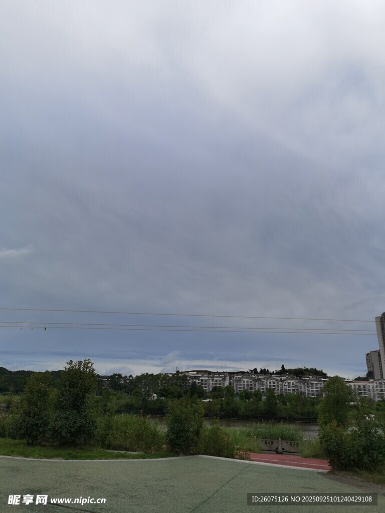 城郊風(fēng)景天空下的開闊景致