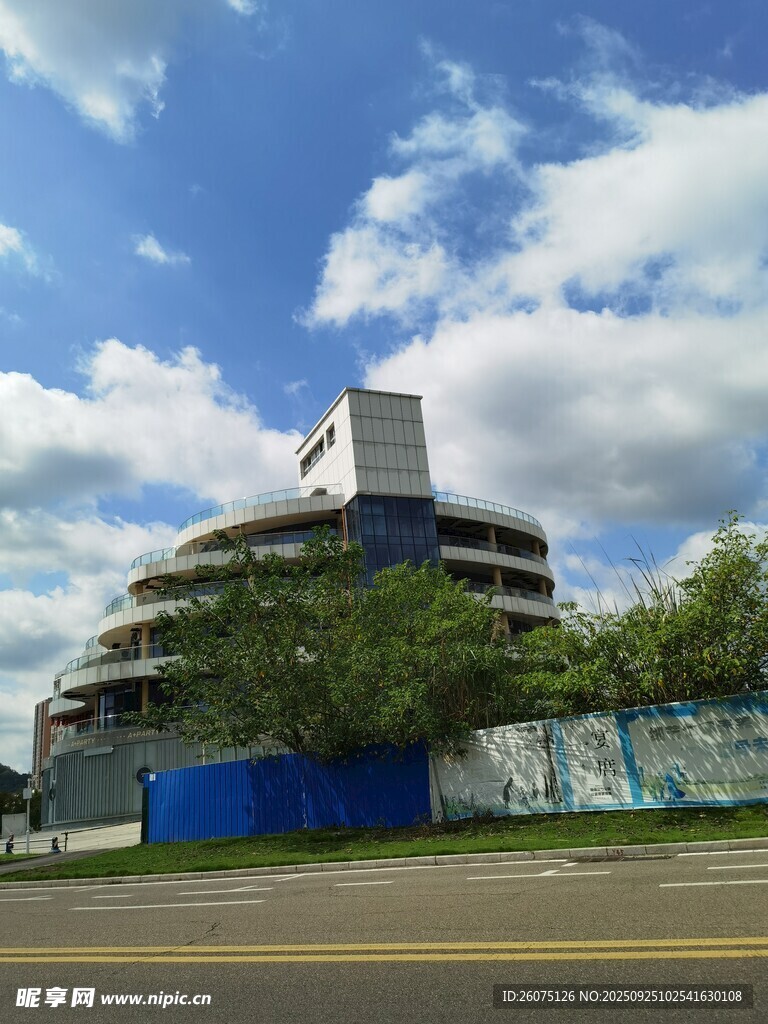 城市中獨(dú)特造型的建筑