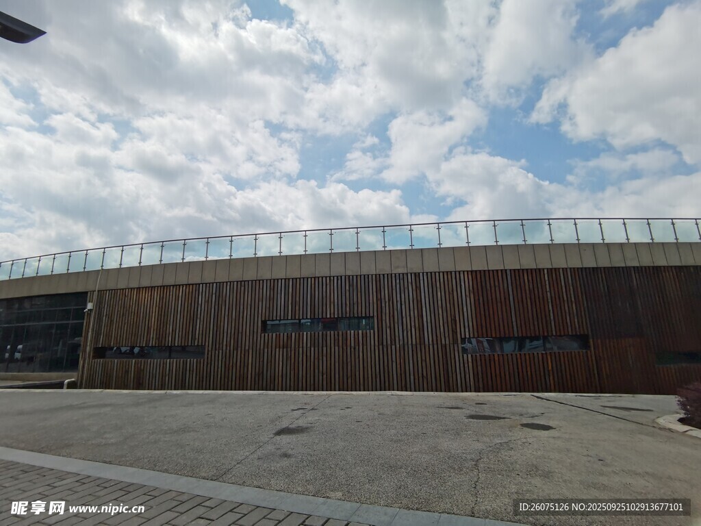戶(hù)外大型棕褐色建筑景觀